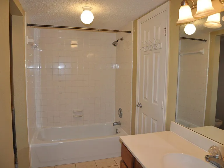 3754 Tanglewilde St #C16 — Photo 24