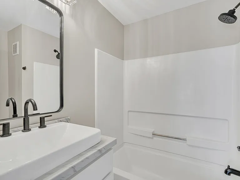 1808 State St #209 — Photo 27
