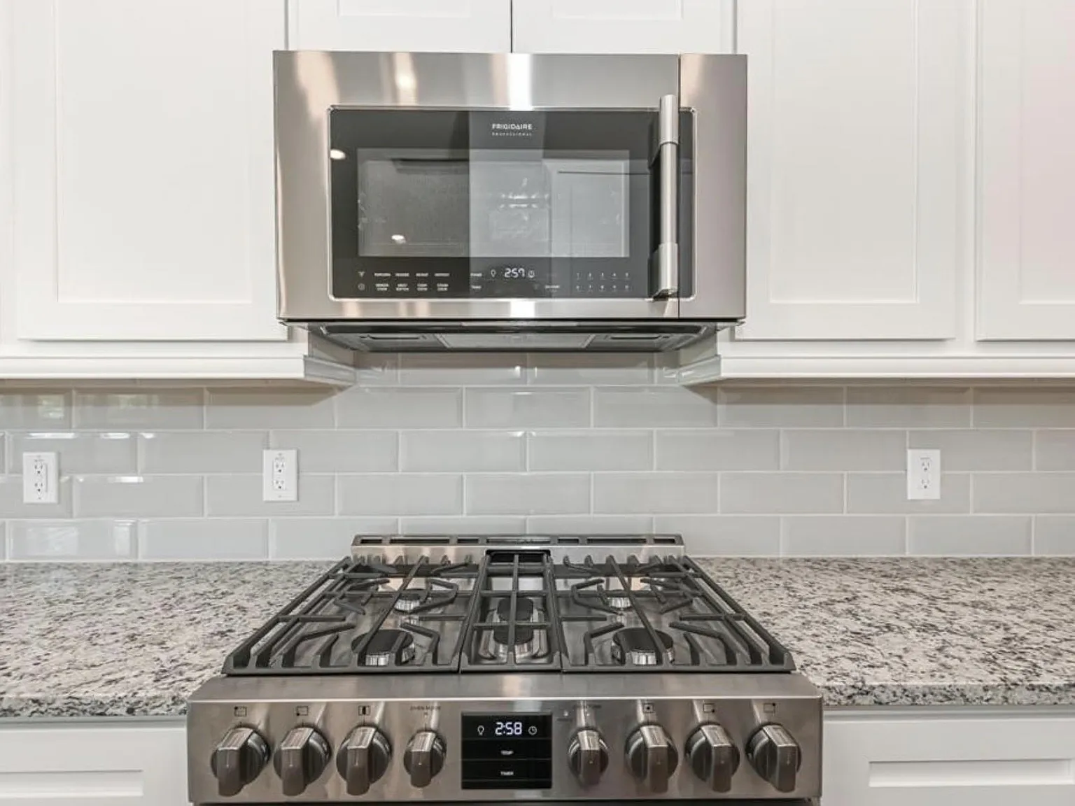 3 bed, 2.5 bath, 1897 sqft, $2,400 — Photo 4