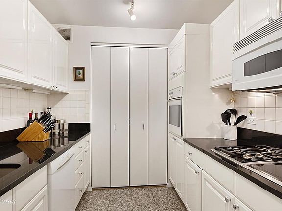 3rd image of 170 E 87th St APT W12a