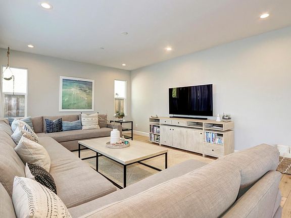 3rd image of 4019 Burchard Way