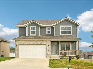 1110 NW Hilltop Ln, Grain Valley, MO 64029
