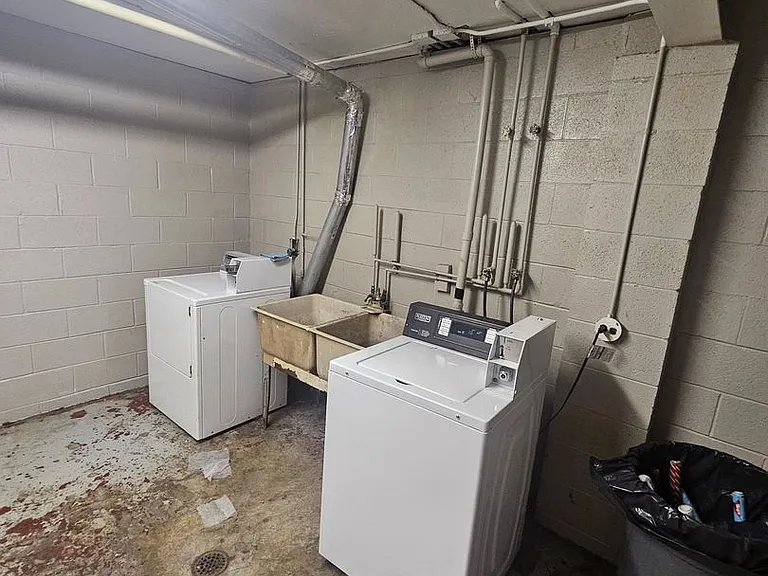 1710 Elder St. (10 Unit) — Photo 8