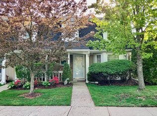 1 The Mews, Syosset, NY 11791
