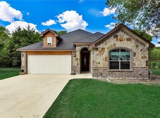 1615 W Springcrest Cir, Lancaster, TX 75134