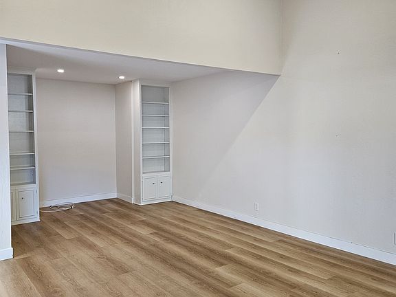 3rd image of 10904 Northview Sq