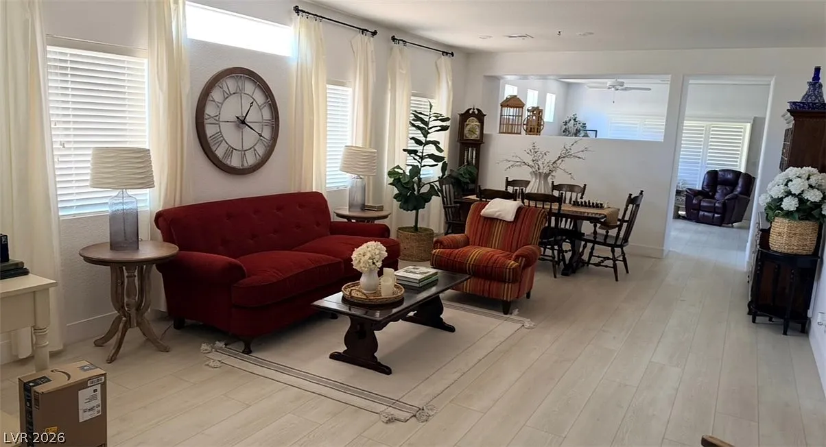 4 bed, 2.0 bath, 2203 sqft, $2,999 — Photo 4