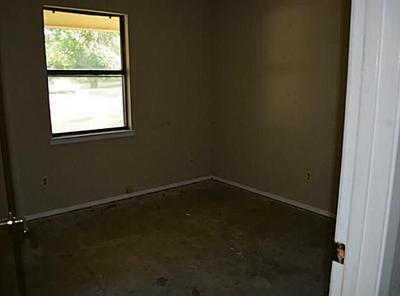 2nd image of 1135 Belmont St