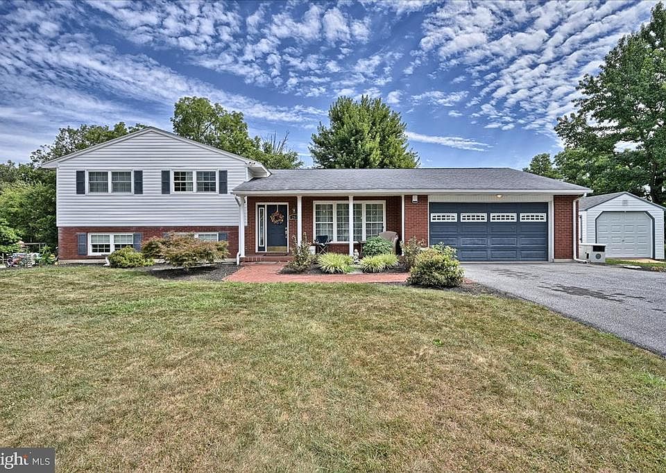 1st image of 250 Crooked Ln