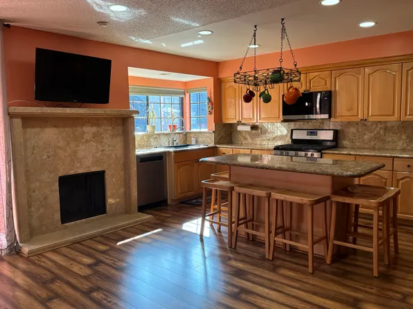 5715 Topanga Canyon Blvd APT 2, Woodland Hills, CA 91367