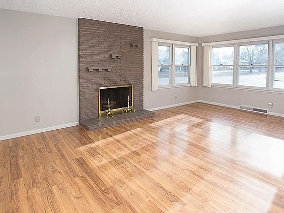 3rd image of 2001 Burlington Ave