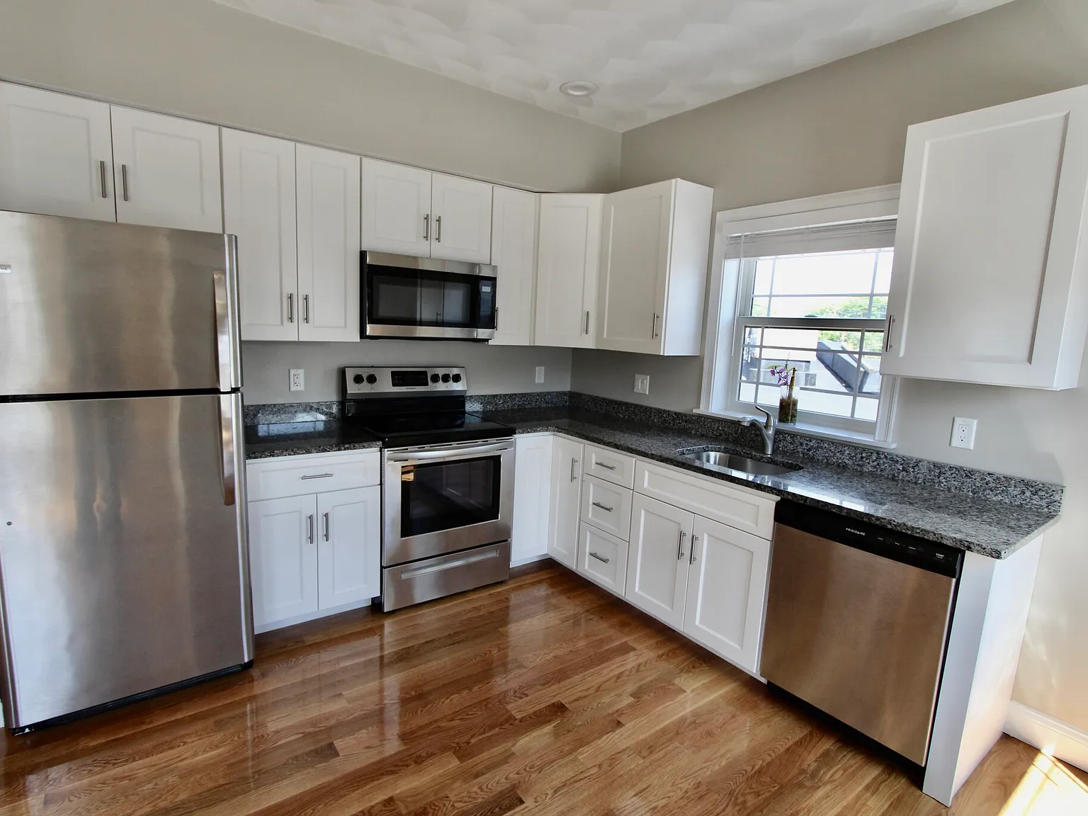 9 Dehon Apartments — Photo 1