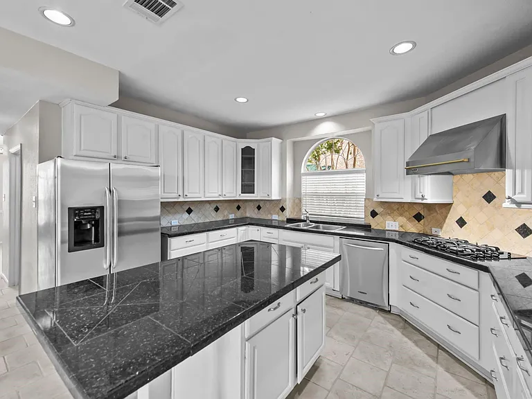 2421 Kittyhawk Dr — Photo 2