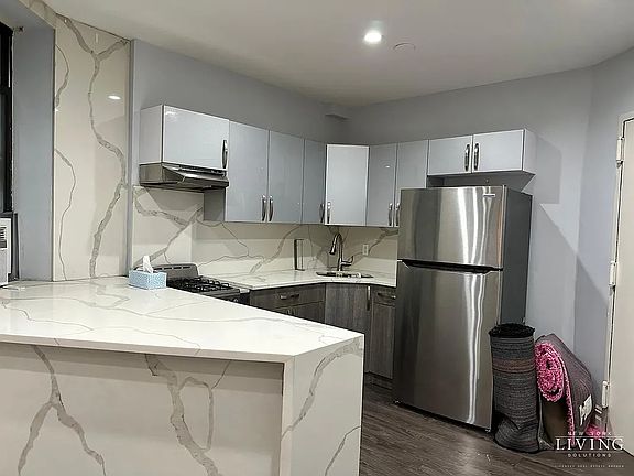3rd image of 950 Bergen St #3C