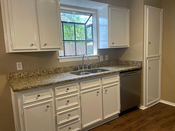 5th image of 3805 Longmeadow Dr