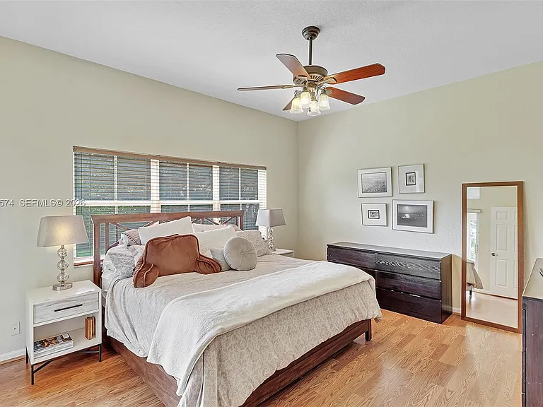 3711 Falcon Ridge Cir — Photo 33