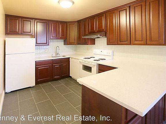 3rd image of 102 Locksley Ave APT 303