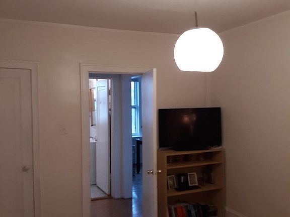 4th image of 4138 Mulford St APT 1E