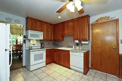 3rd image of 19108 Wildwood Ave