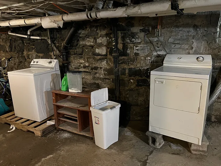 436 Hudson Ave #B — Photo 10
