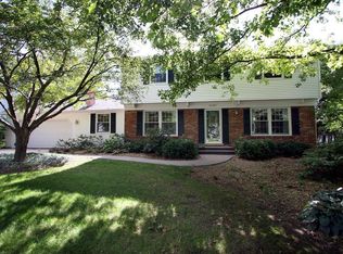 6S305 New Castle Rd, Naperville, IL 60540