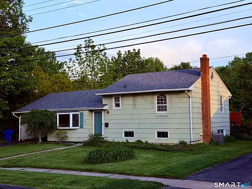 11 Kimberly Rd Photo 1
