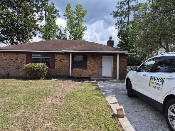 242 Garden Cir, Hinesville, GA 31313