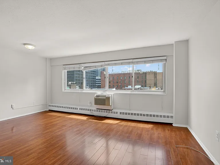 2101 Chestnut St #17-708 — Photo 1