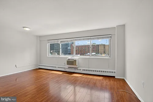 2101 Chestnut St #17-708 Photo 1