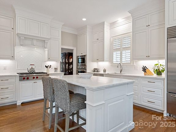 3rd image of 5006 Fairlawn Crescent Ct