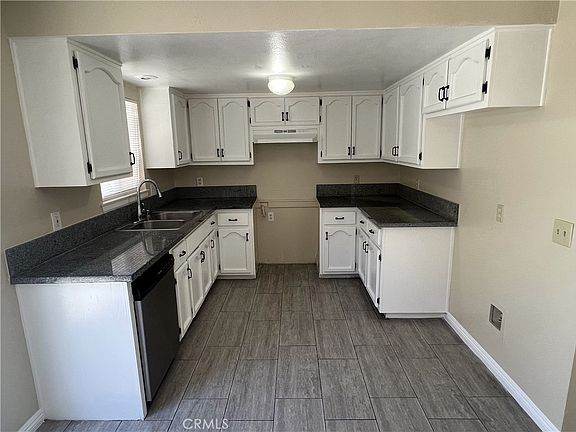 4th image of 1077 E 71st Way