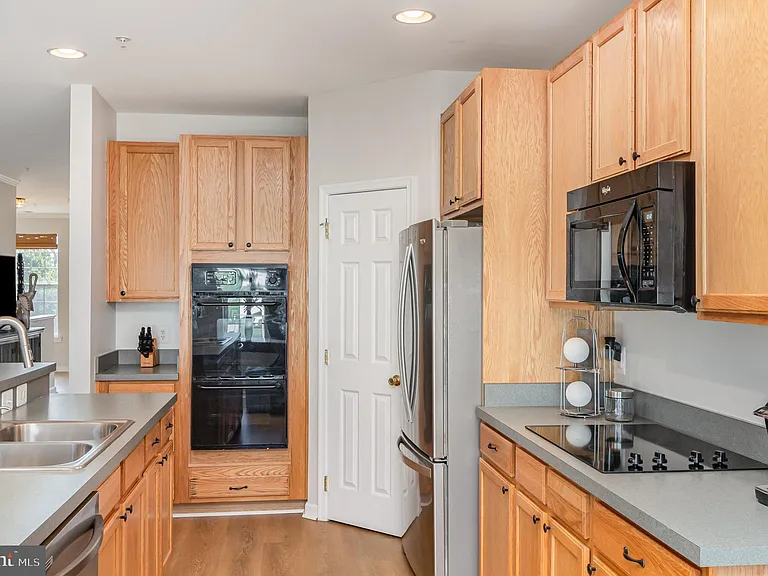 1650 Mohegan Dr #H — Photo 11