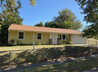 4 Windsong Ln, Milford, CT 06460