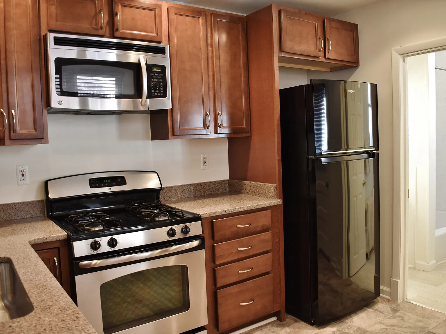 Beautiful 3br 2ba Th With Garage Federal Hill — Photo 2