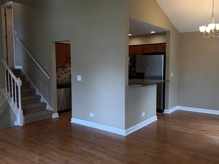 29W523 Winchester Cir S #1 — Photo 3