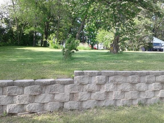 LANDSCAPED wBEAUTIFUL YARD