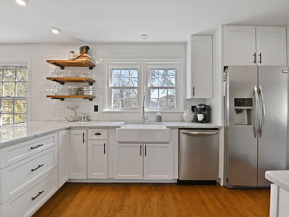 2nd image of 2211 Jones Ln