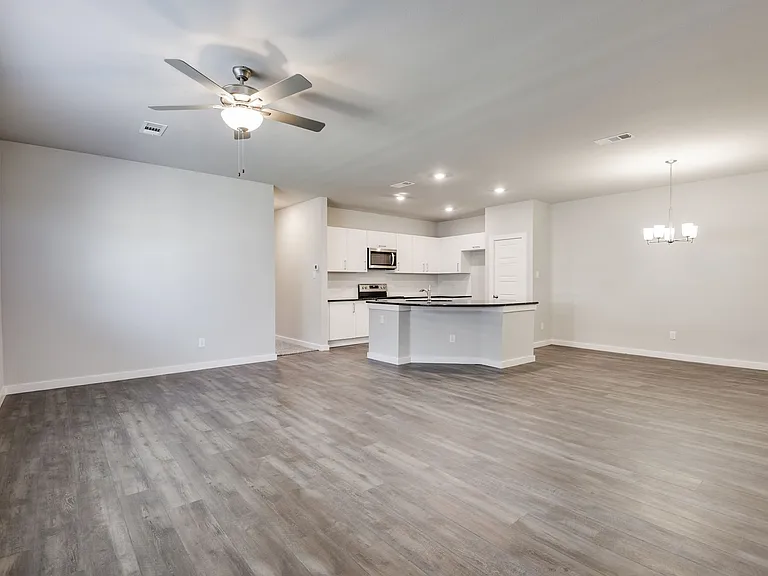 736 Wheatfield Dr — Photo 6