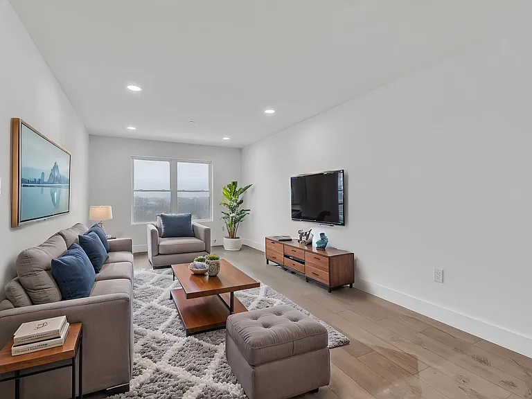 74 Broadway St #1A — Photo 1