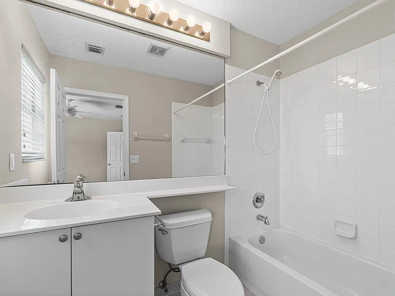 526 Commons Dr — Photo 22