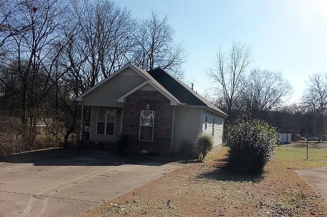 2nd image of 401 Melissa Ct