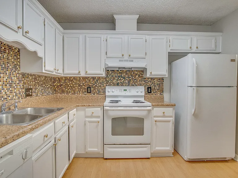 3164 Cedarwood Village Ln — Photo 10