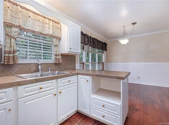 5th image of 5314 Amity Pl