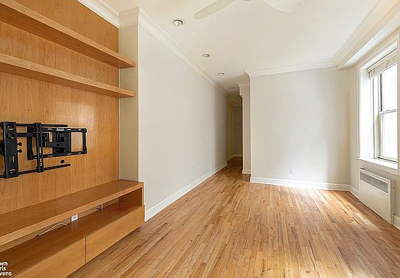 3rd image of 15 E 10th St APT 2D