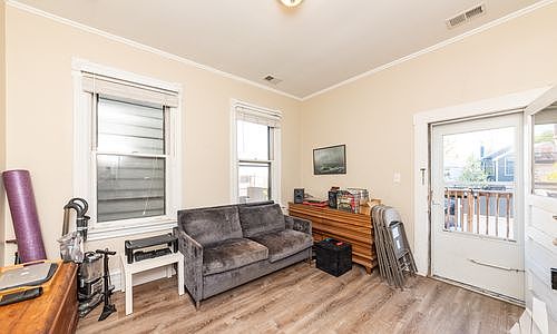 4th image of 1431 W Belmont Ave APT 2R