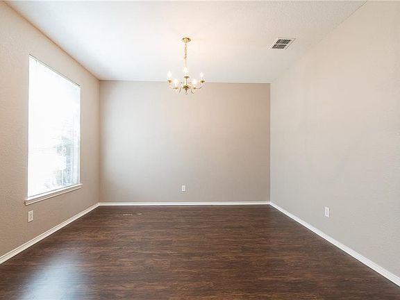 3rd image of 924 Wood Brook Dr