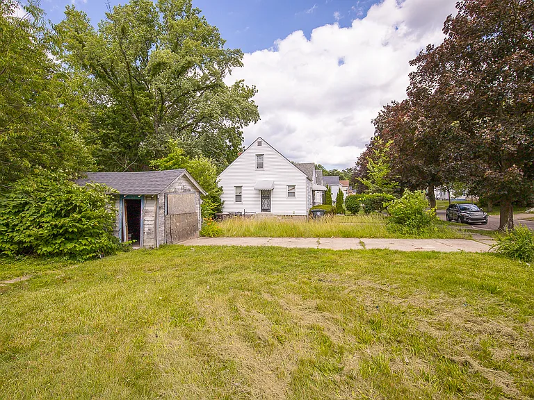 1255 Superior Ave — Photo 33