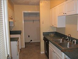 5th image of 749 Lake Terrace Dr