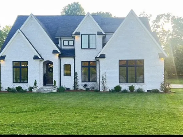 34 Shire Ct, Leoma, TN 38468
