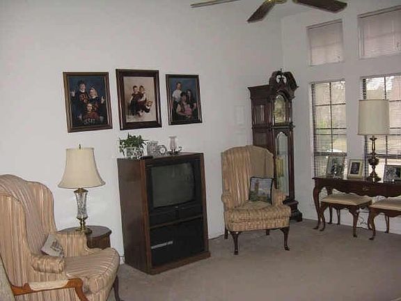 2nd image of 989 Acorn Dr